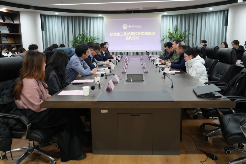 成人直播
与毕马威华振、容诚、中汇会计师事务所举办实践基地签约暨校外导师聘任仪式